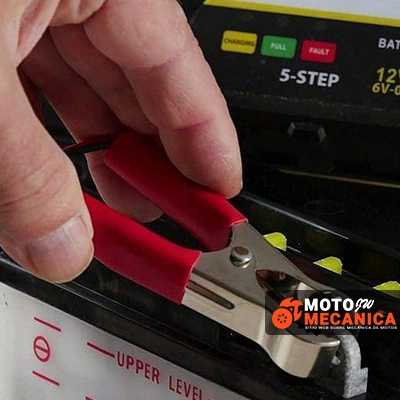 Cómo cargar batería de moto